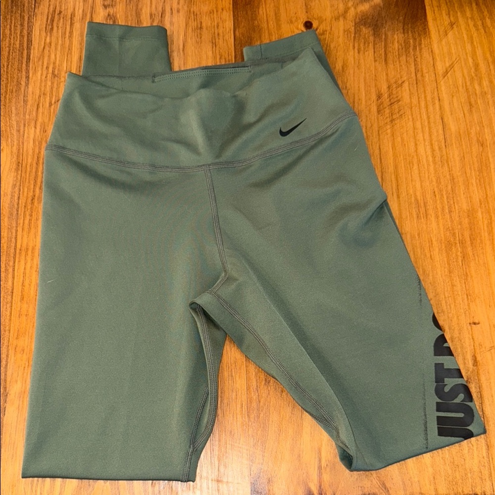 Nike Green High-Waist Leggings Performance Fit